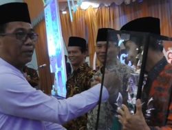 Pj. Sekda Serahkan Piala Juara STQ ke – VI