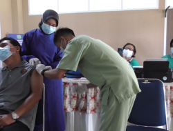 H. Nuril Hakim Jalani Vaksin Tahap 2 di Gedung DPRD, ‘ Lebih Pede Hadapi Masyarakat ‘