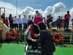 Kapal Ferry Kepulauan Karimun Jawa Siap Berlayar di Pulang Pisau