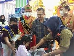 Stand Disdik Kalteng Bagikan Dooprize di penutupan Kalteng Expo 2022