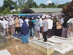 Korban Laka Tewaskan Satu Keluarga Dimakamkan
