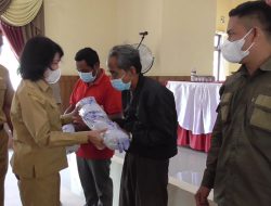 Puluhan Nelayan Terima Bantuan Perahu dan Alat Tangkap Ikan