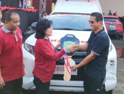 Bupati Serahkan Ambulance di Event Jalan Sehat HKN