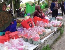 Dari Seorang Penjual Bunga hingga Mampu Mengantarkan Anak ke Perguruan Tinggi