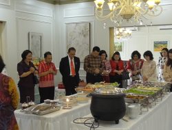 Rayakan Natal, Bupati Gelar Open House diRujab