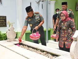 Pangdam V/Brawijaya bersama Kapolda Jatim Silaturahmi ke Ponpes Tebu Ireng dan Ponpes Bahrul Ulum Tambak Beras Jombang