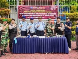 Sinergitas Aparat Penegak Hukum dan Lapas Kelas IIB P. Bun Razia Blok Hunian