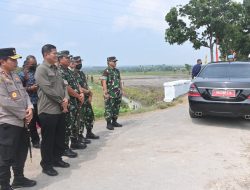 Presiden Cek Harga Kebutuhan Pokok, Pangdam Brawijaya Dampingi Kunjungan Presiden RI di Tuban