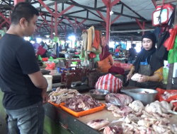Meski Naik Aktivitas Jual Beli di Pasar Saik Masih Normal