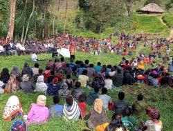 Sinergi Membangun Negeri, Satgas Yonif 721/Makkasau Gelar Doa Bersama