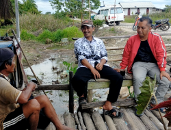 Salurkan Guru dan Bangunkan Rumdin di Daerah Pelosok