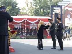 Pangdam Brawijaya Terima Penganugerahan Lencana Emas dari Gubernur Jatim di Hari Lahir Pancasila