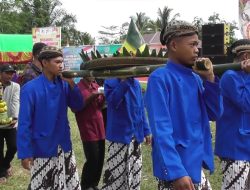Arak – Arakan Pembawa Tumpeng Berkah Warga dalam Hari Jadi Desa Sidodadi