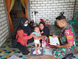Tekan Lonjakan Stunting, Babinsa dan Nakes Imunisasi Door to Door