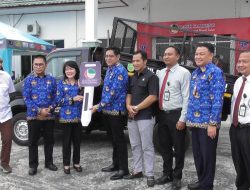 DLH mendapat Bantuan CSR Mobil Pick Up dari Bank Kalteng