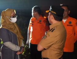 Gubernur Blusukan Malam, Tinjau Kebakaran Lahan Nusa