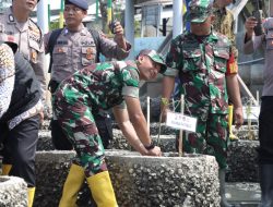 HUT Brimob dan Polairud, Tiga Pilar Lamongan Tanam Mangrove