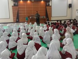 TNI di Lamongan Motivasi Pelajar Melalui Program Senin Berkibar
