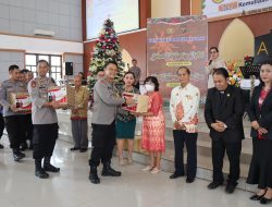 Keluarga Besar Kristiani Polres Rayakan Natal di Gereja Viktoria