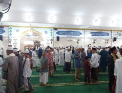 Ribuan Masyarakat Salat Ied di Masjid Agung Nurul Yaqin