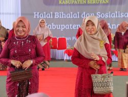 Ratusan Perempuan Pakai Kebaya untuk Peringati Hari Kartini