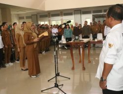 Pengukuhan APDESI, Pj. Bupati Ajak Kerjasama Turunkan Angka Stunting