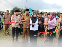 Pj Bupati dan Ketua TP-PKK Meresmikan Pasar Rakyat MTQH dan FSQ