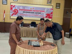 Peringatan HUT Bhayangkara ke-79 Dimeriahkan dengan Pertandingan Catur Kategori Pelajar dan Umum