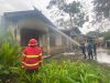Akibat Konsleting Listrik 1 Unit Rumah di Desa Kartika Bakti Terbakar