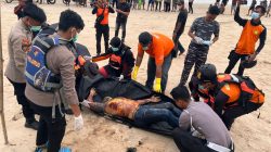 “Geger” Penemuan Mayat Penumpang KM Dharma Rucitra VI di Pantai Sungai Bakau