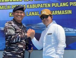 Perkuat Sinergy Pengamanan Laut, Pemkab Serahkan Hibah Speed Board