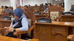 Dwi Erlina Imbau Remaja Gunakan Gadget dengan Bijak