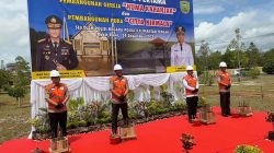 Kapolda Kalteng Melakukan Peletakan Batu  Pertama Pembangunan 2 Rumah Ibadah